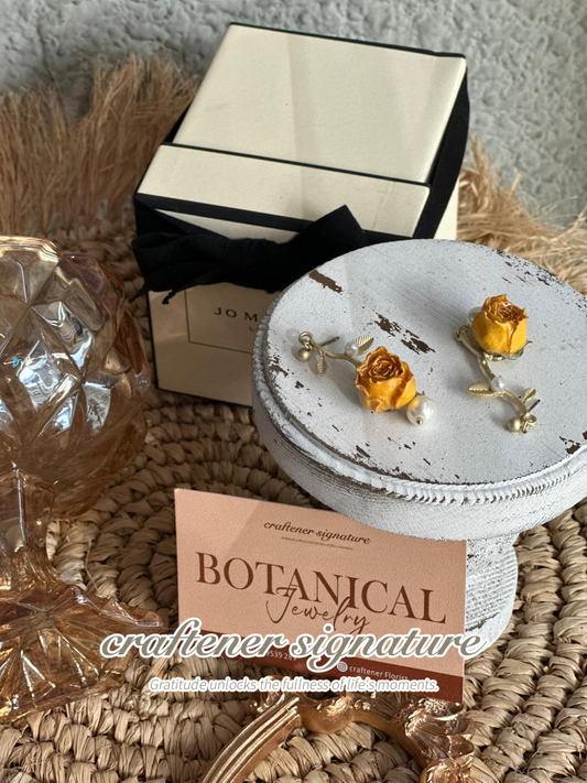 Petal Gold Grace earrings