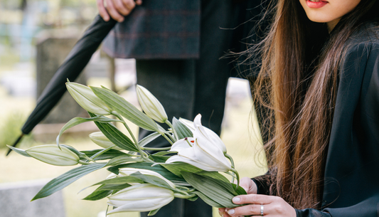 How to choose the right condolence flowers in Malaysia without being disrespectful?